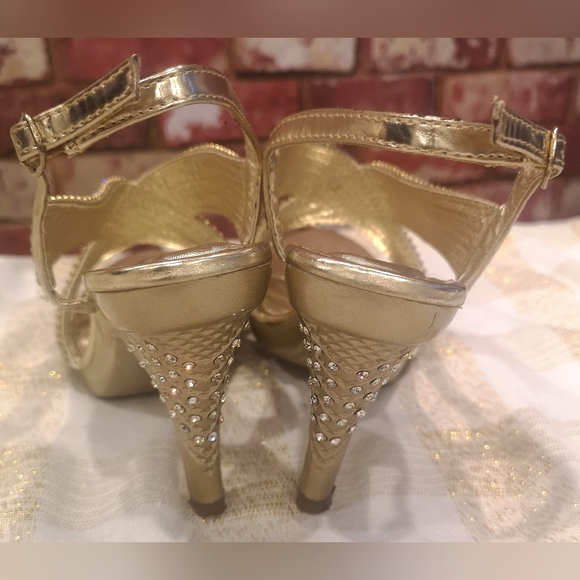 Gold shoes - Picture 6 of 16